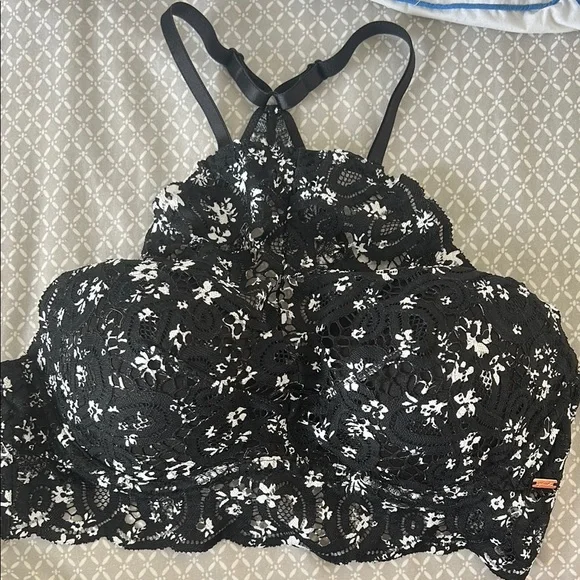 Victoria's Secret Black and White Lace Bra - Picture 1 of 3